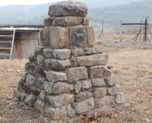 A cairn depicting the original Jock Trek Route